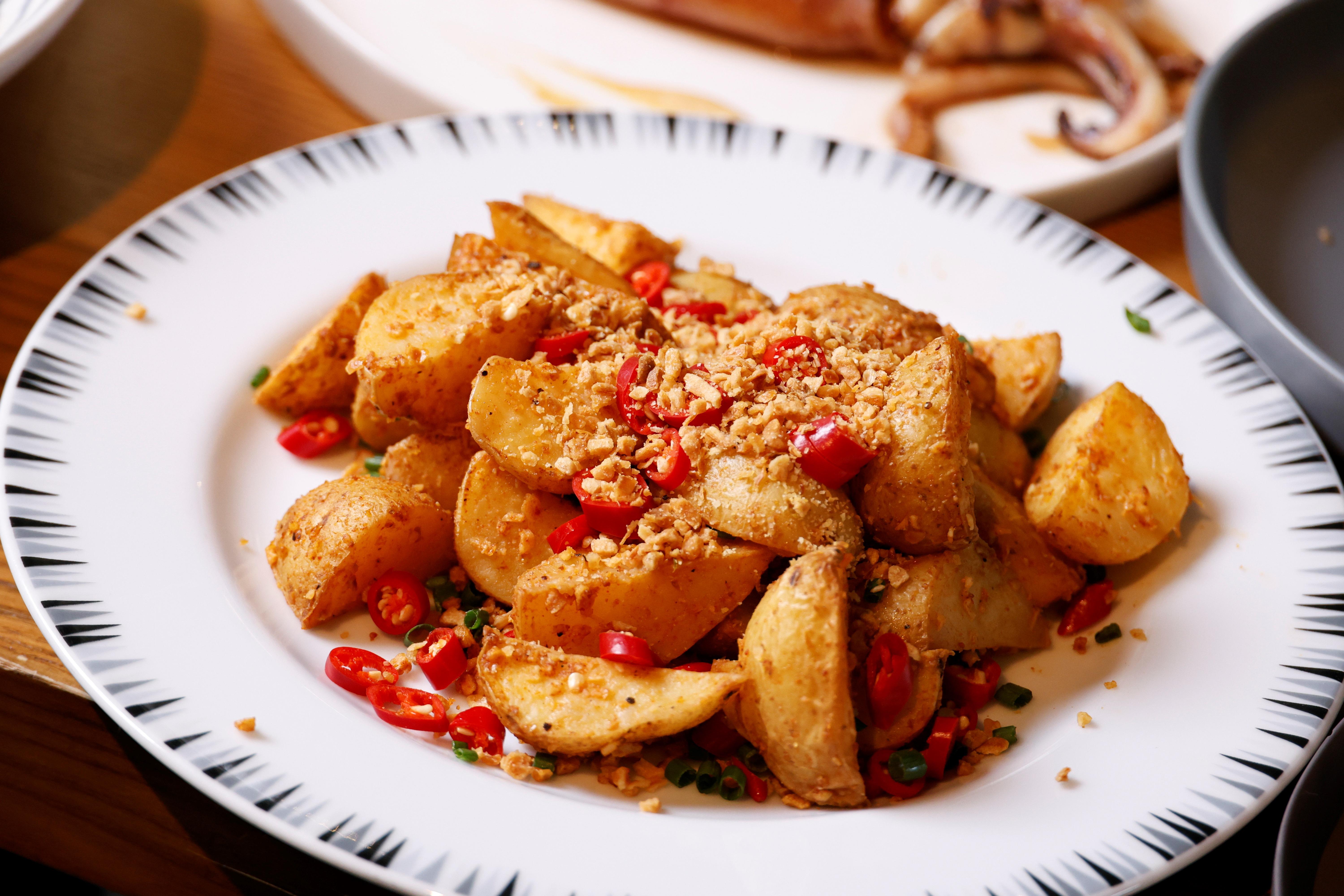 避風塘炒薯仔 (林俊源攝)