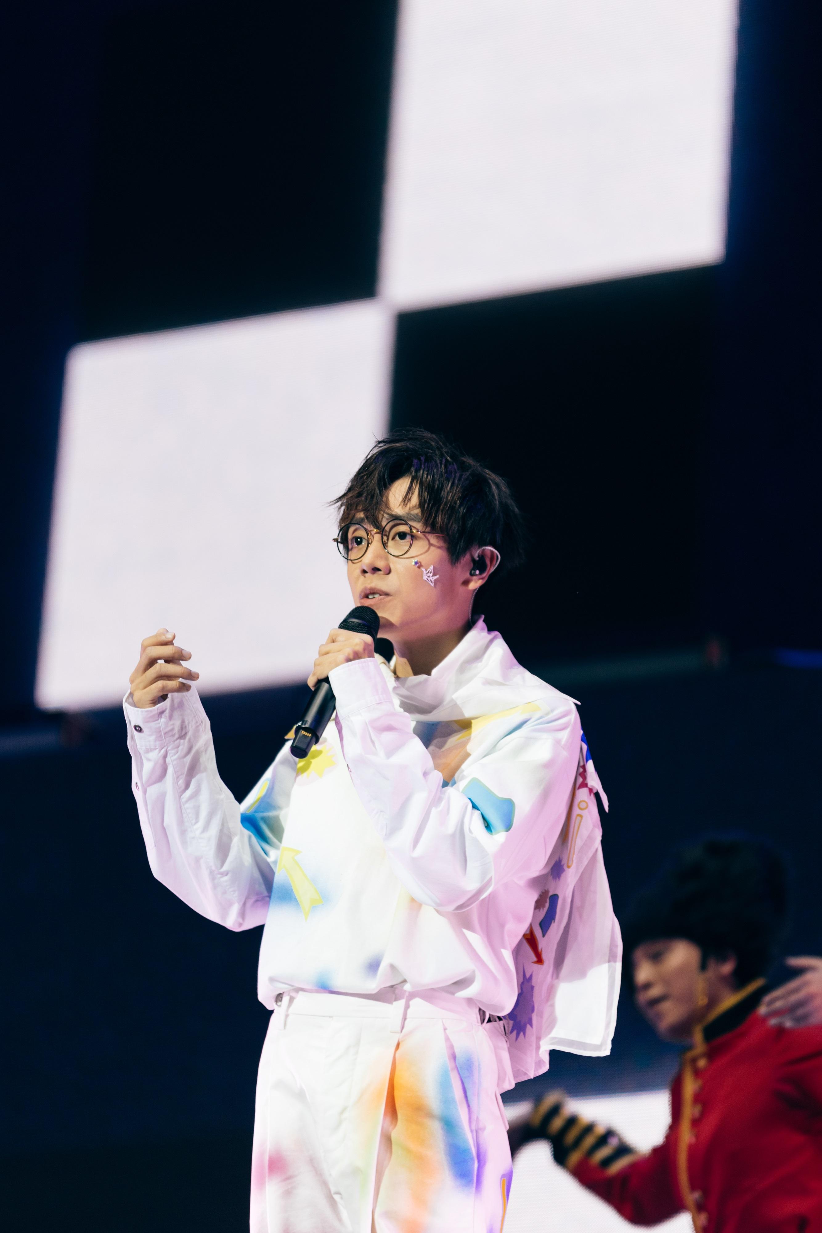 林家謙於倫敦開騷演唱《想創》時,一度哽咽。