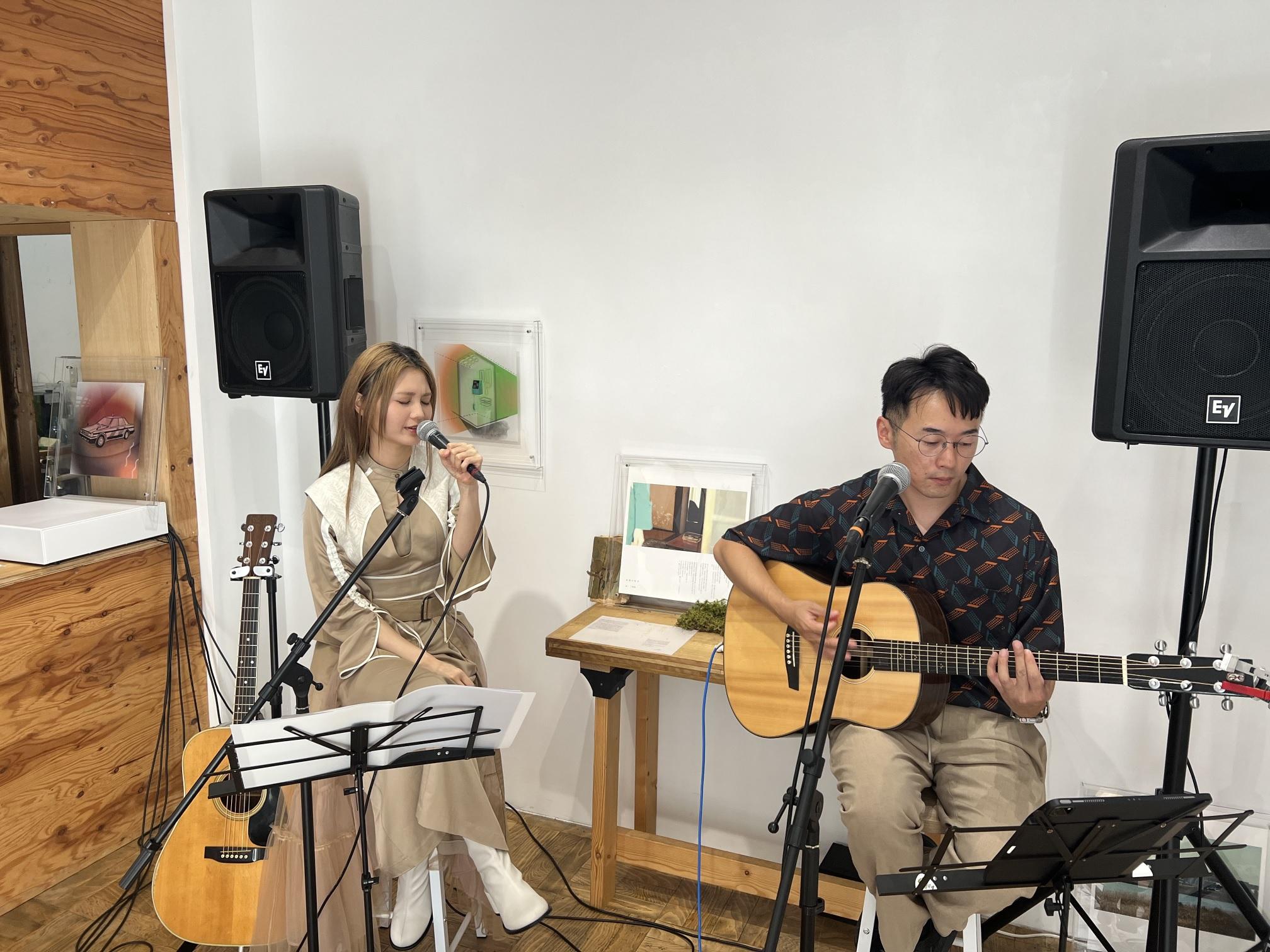 黃妍於東京《4891》迷你音樂會。