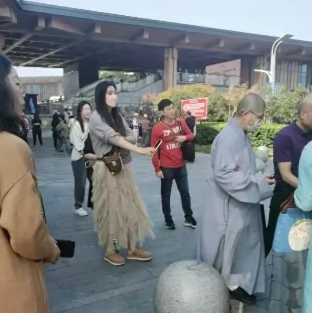 王祖賢早前被網民發現現身南京、廈門、湖州及泉州等地方(微博)