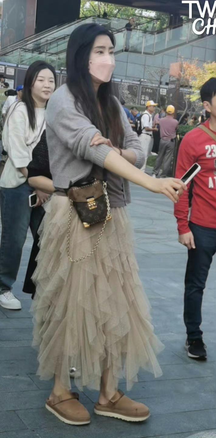 王祖賢早前被網民發現現身南京、廈門、湖州及泉州等地方(微博)