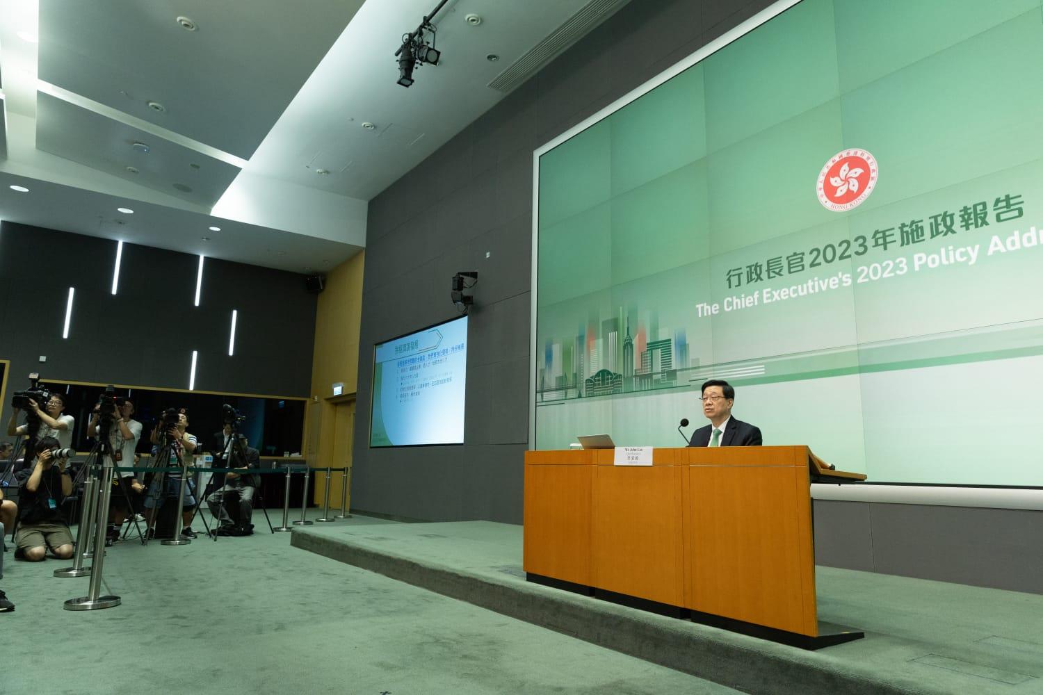 施政報告2023|李家超下午出席記者會,為《施政報告》內容「解畫」。(蘇文傑攝)