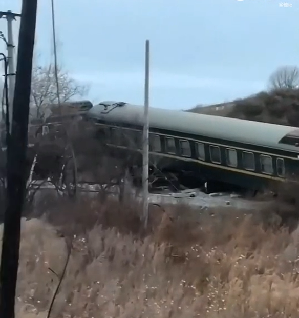 黑龍江鐵路意外令列車有車廂出軌(網上圖片)