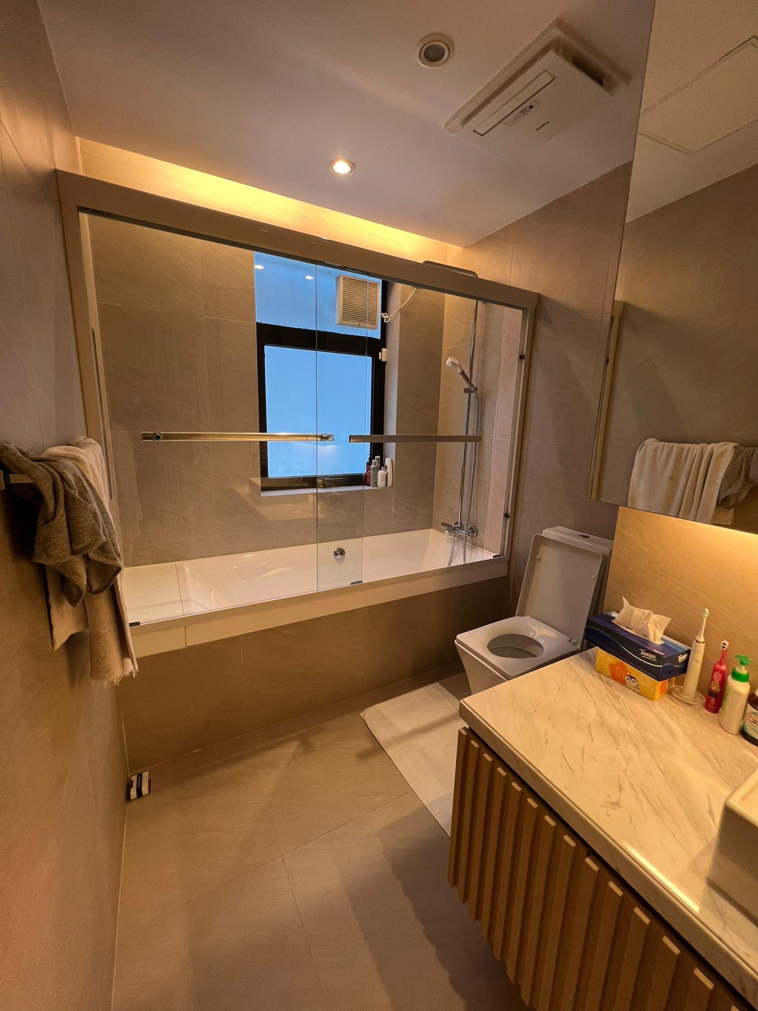 浴室窗戶闊大,通爽光猛。