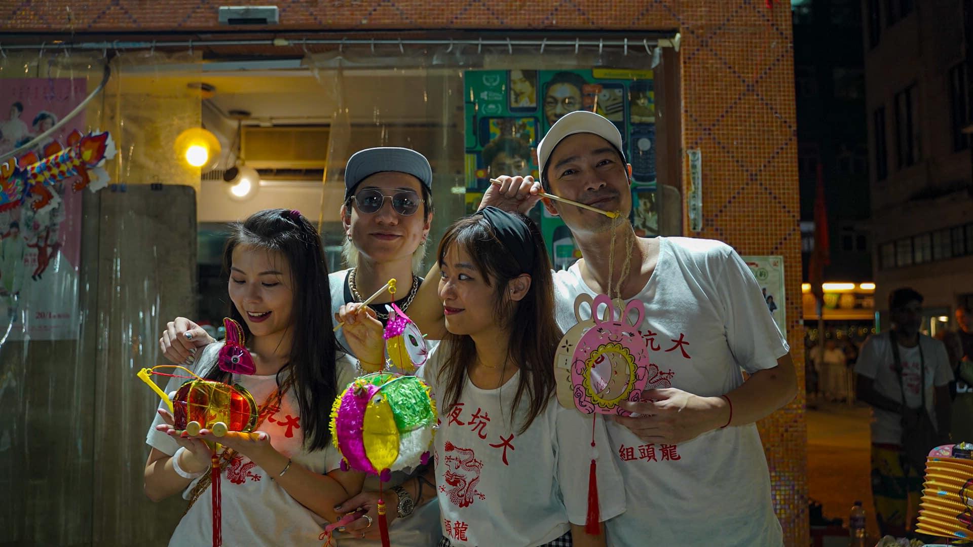 王宗堯與友人往大坑睇舞火龍,共慶中秋。