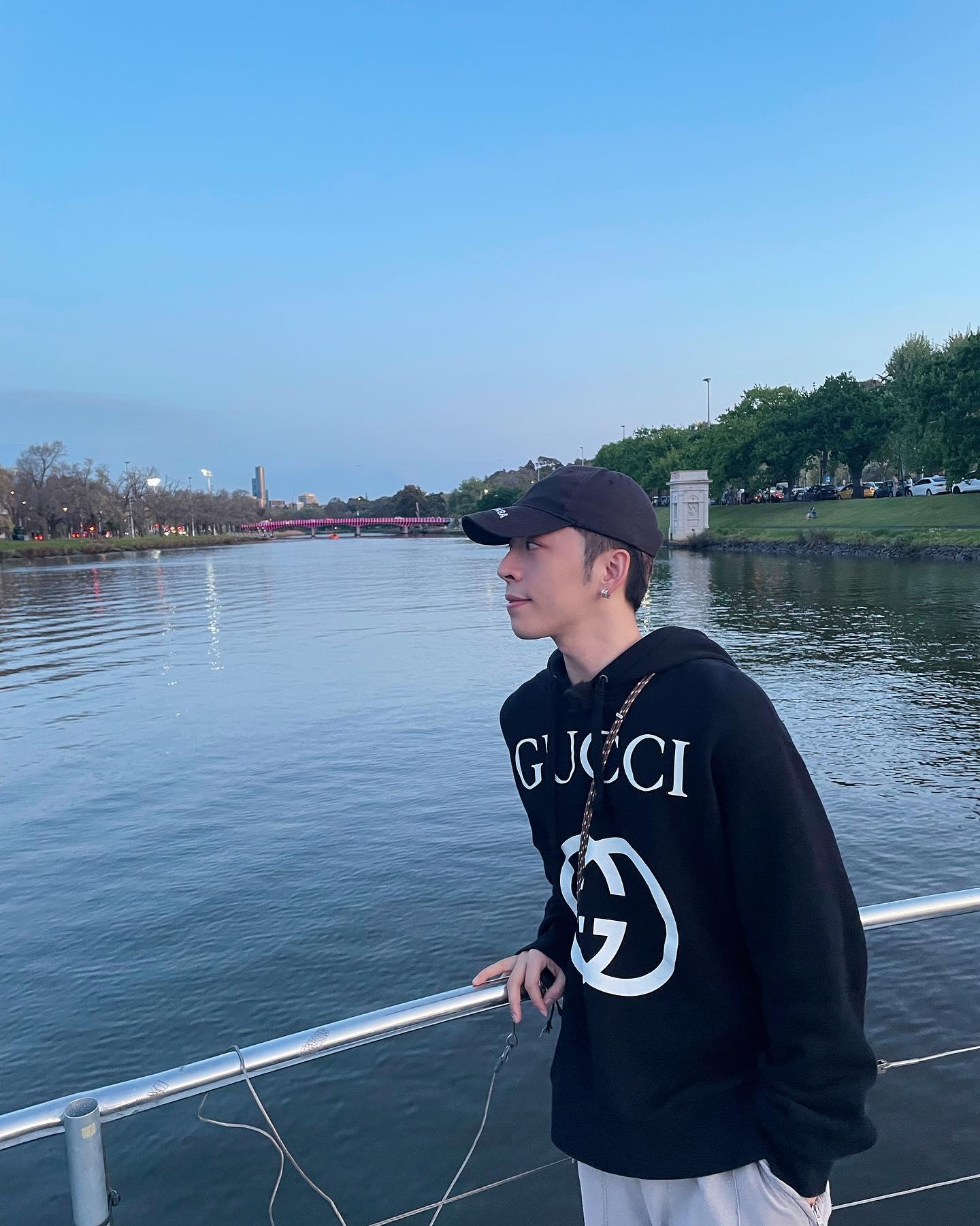 Edan不時在社交平台出Po,跟香港粉絲分享拍攝點滴。