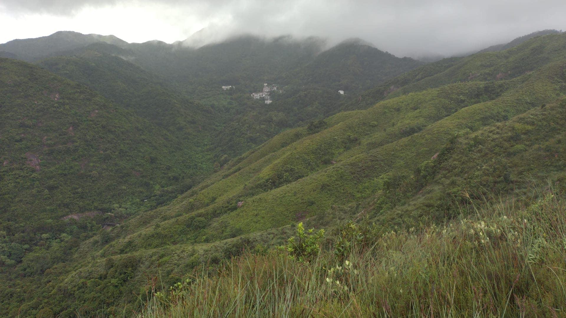 八號風球前民間搜救隊參質搜索。