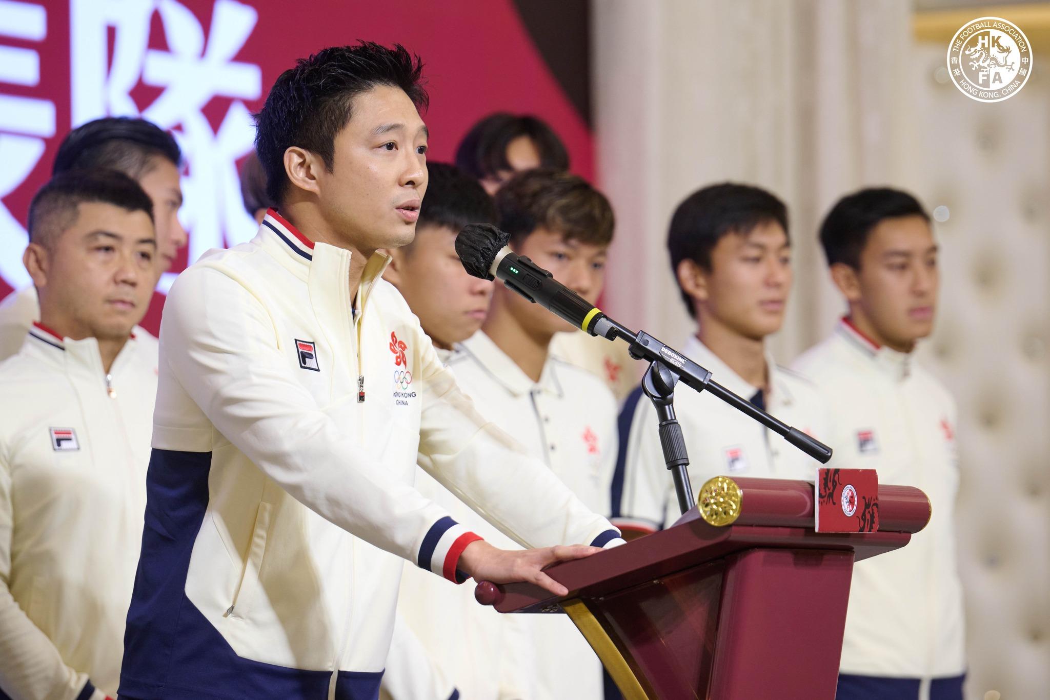 香港男子足球代表隊在杭州亞運創下第4名的史上最佳成績。足總舉行午宴表揚一眾職球員,足總董事公布派發85萬特別獎金作為獎勵。足總主席霍啟山讚揚球員的精神與付出值得欣賞。(足總圖片)