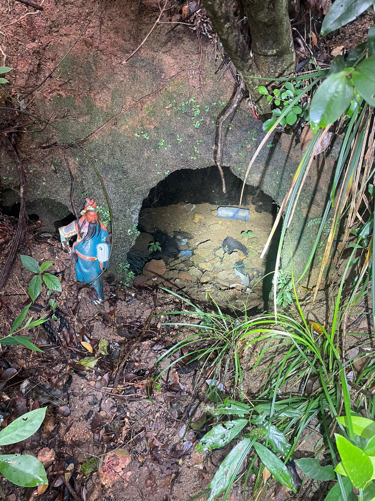 民間搜救隊昨日繼續在花心坑附近搜索。(郊野義務搜索隊CVST@fb圖)