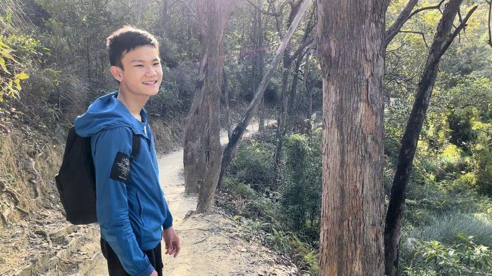 男拔生曾憲哲尋回|曾憲哲失蹤8日後奇蹟地平安獲救。(曾母fb圖)