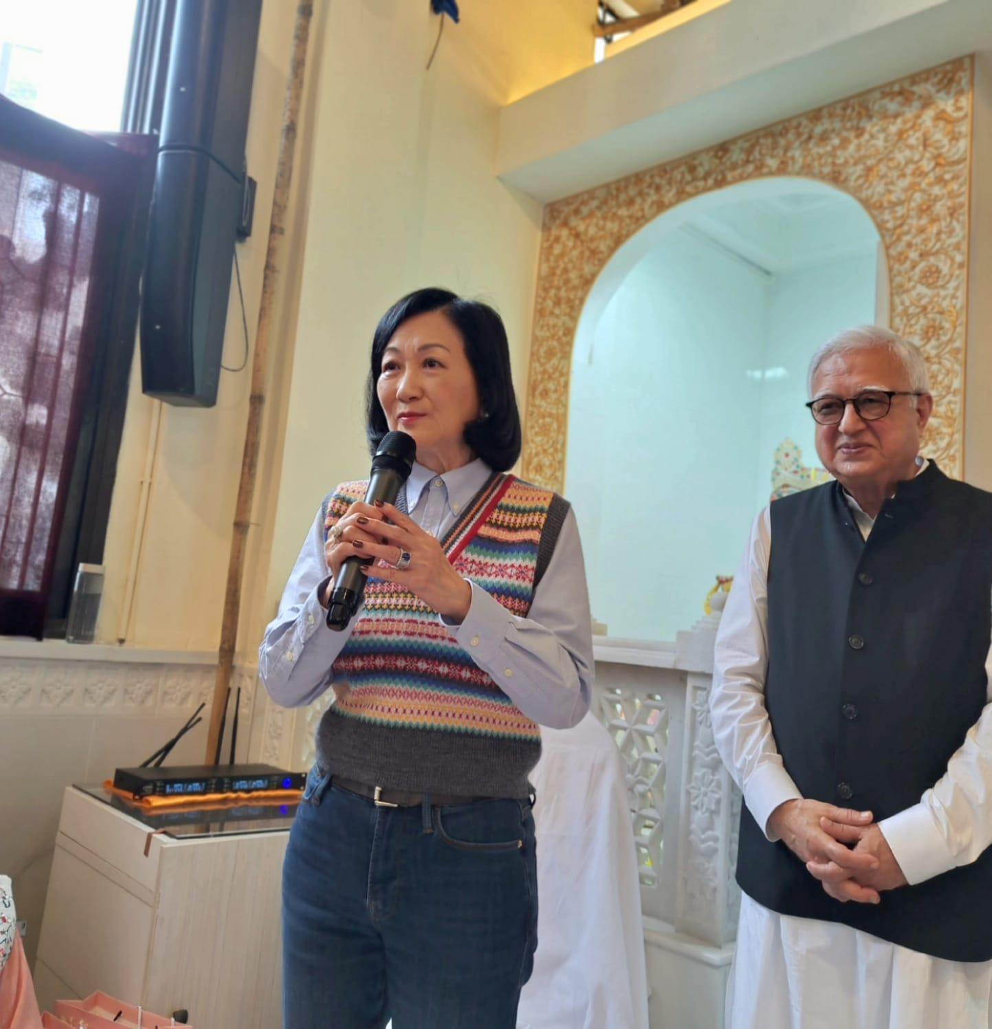 Ray Online|葉劉參加印度九夜節 大跳印度舞