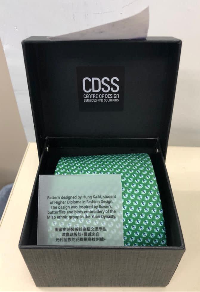 李家超周三將戴上綠色領呔和領巾。(李家超FB)