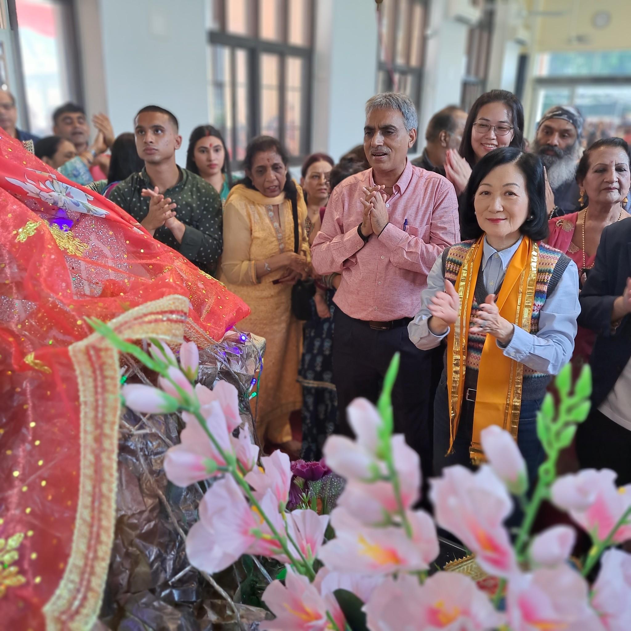 Ray Online|葉劉參加印度九夜節 大跳印度舞