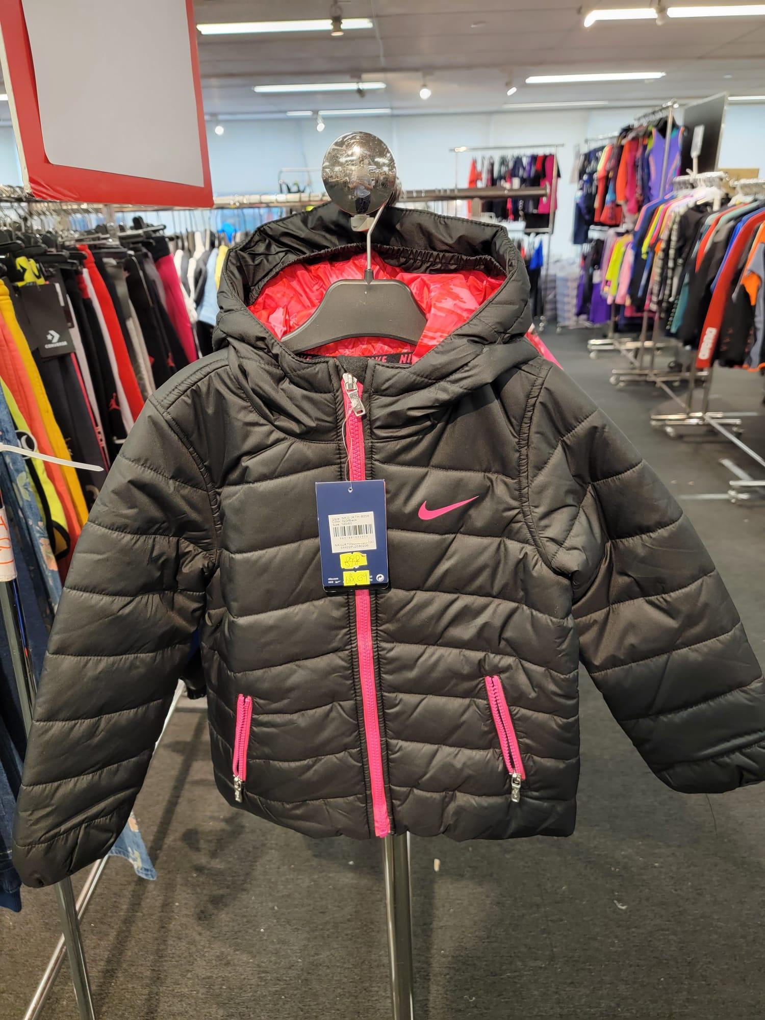 銅鑼灣開倉,Nike衣服減價(時代廣場展銷集FB)