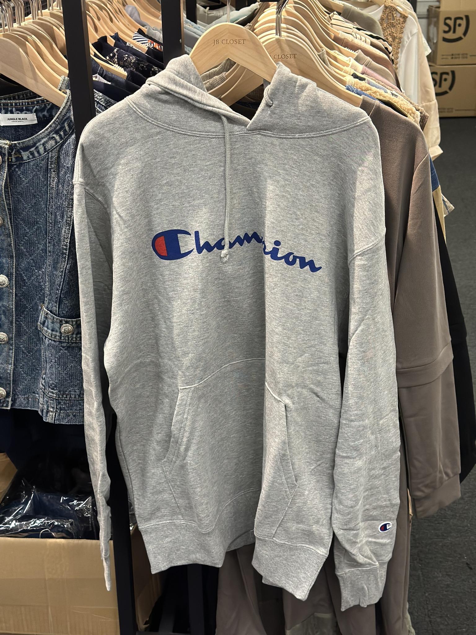 銅鑼灣開倉,上衣減價(時代廣場展銷集FB)