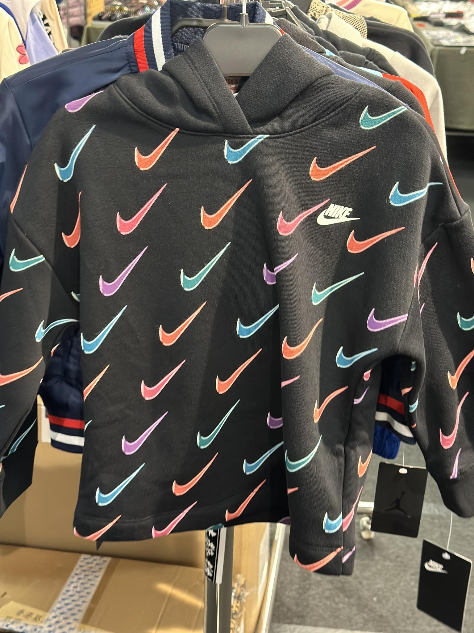 銅鑼灣開倉,Nike上衣減價(時代廣場展銷集FB)