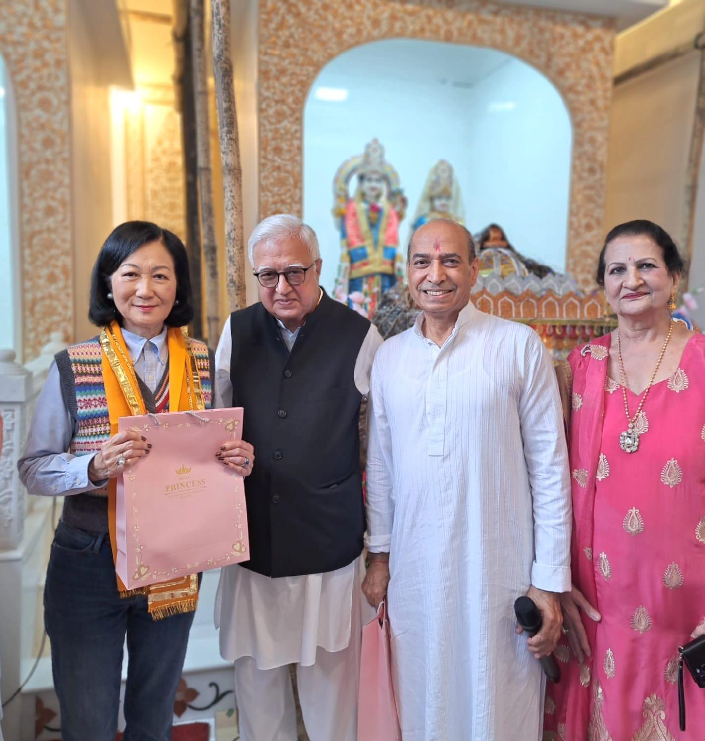 Ray Online|葉劉參加印度九夜節 大跳印度舞