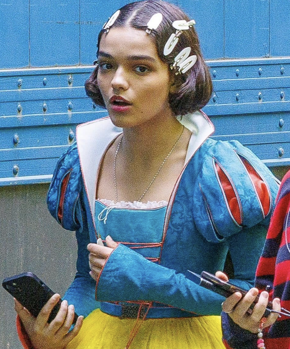 迪士尼翻拍《白雪公主》公主改由拉丁女星、《西城故事》嘅Rachel Zegler主演。