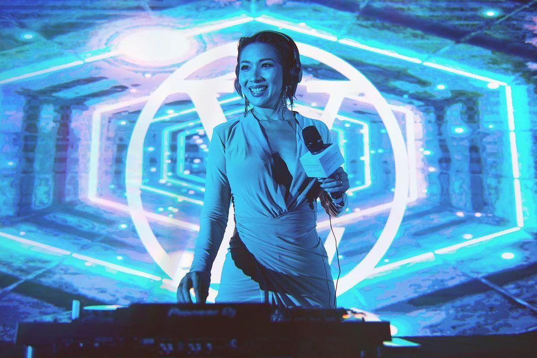 香港小姐1999|黃泆潼跳出TVB轉營DJ,成功衝出香港闖出一片天(黃泆潼IG)