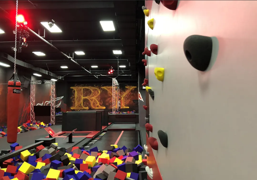 港島最大型室內彈床樂園 Ryze Hong Kong