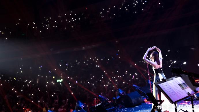 連詩雅演唱會廣州站開鑼(連詩雅微博)