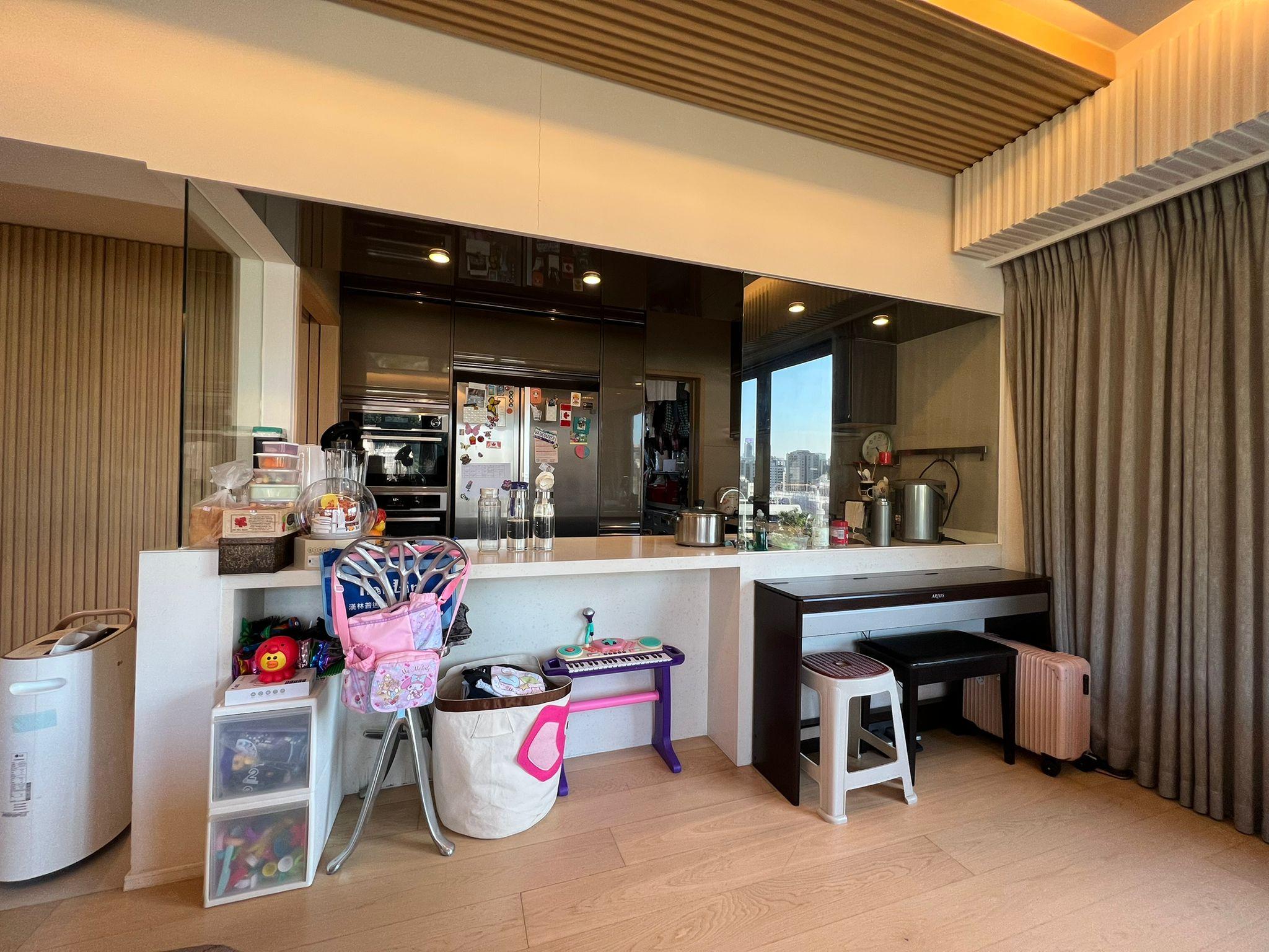 廚房採開放式設計,更顯大廳空間感。