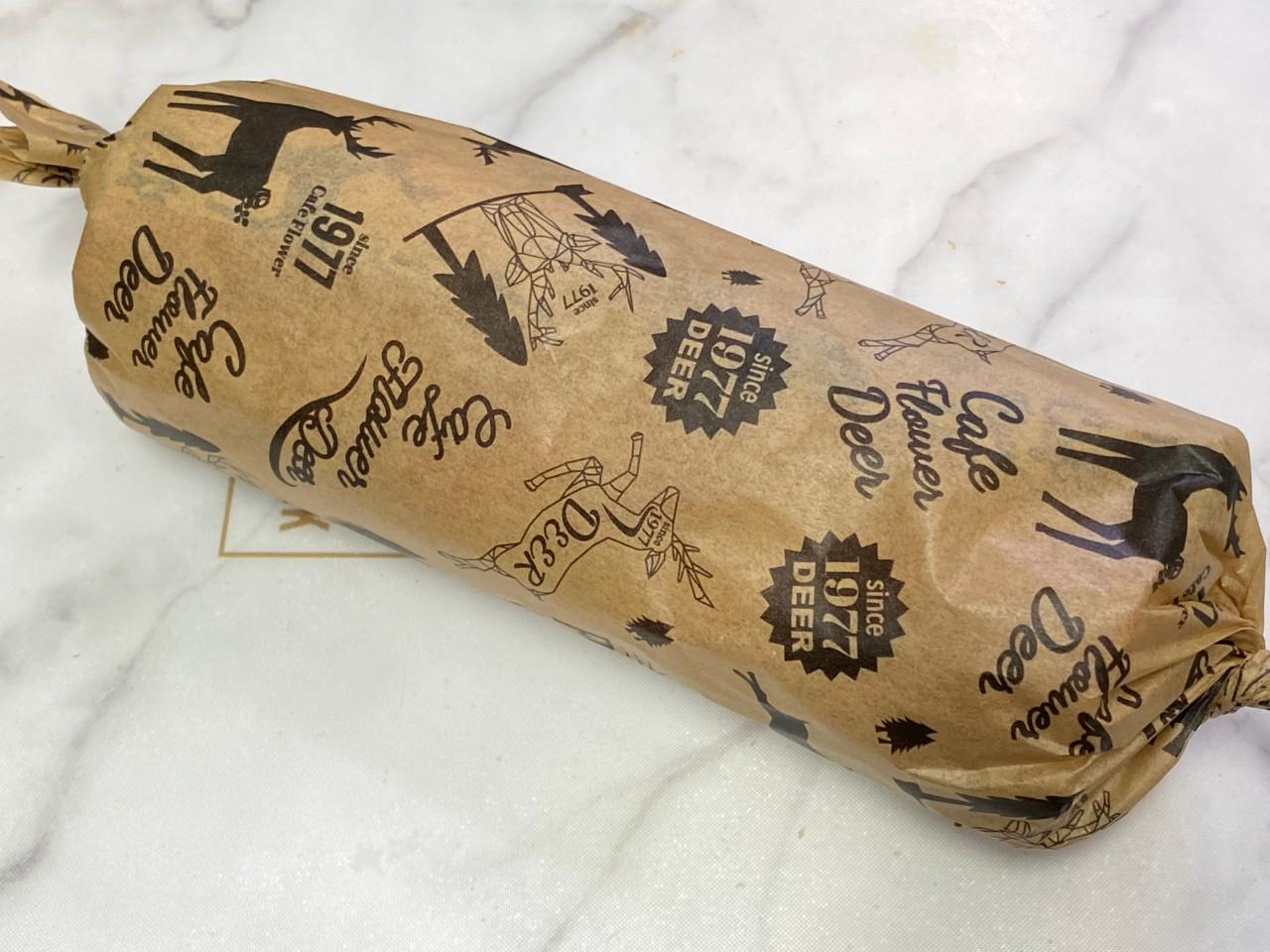 5. 三文治用牛油紙或廚用蠟紙兩頭包成糖果一樣,吃的時候中間切半便可,乾淨利落。