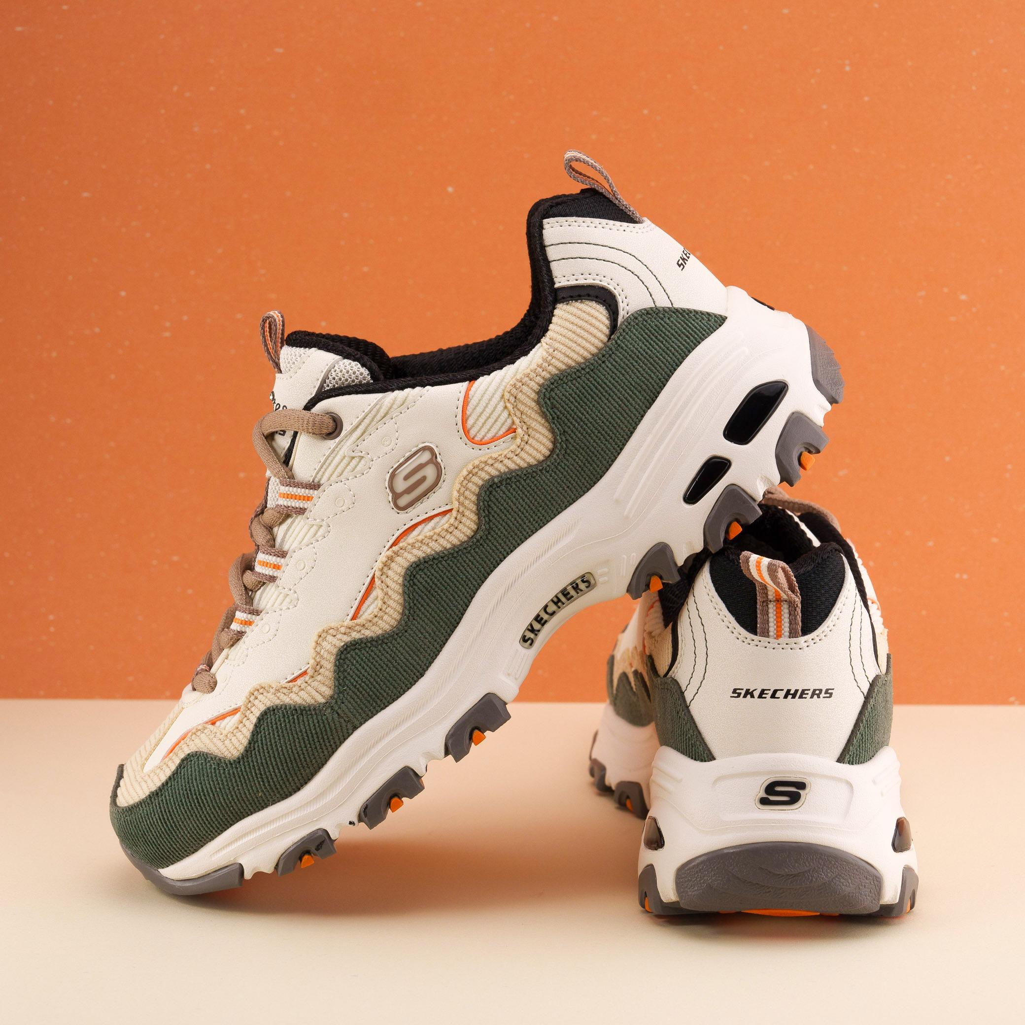 SKECHERS聯乘茶飲品牌「花斑茶社」推出D’Lites奶茶熊系列