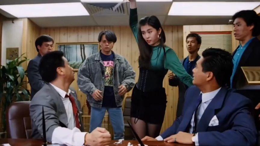 王祖賢除了《倩女幽魂》聶小倩一角,還參與了《賭神》與周潤發、劉德華、吳孟達合作。