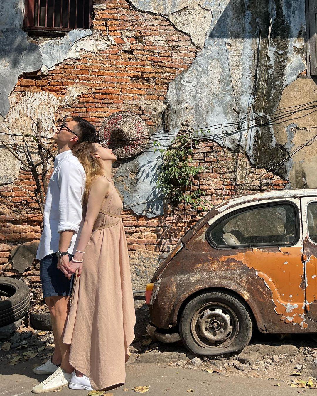 何超雲與消防員未婚夫Douglas於2022年訂婚(何超雲IG)