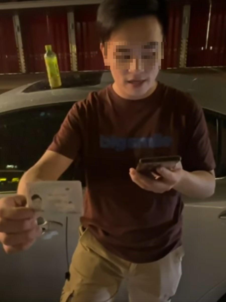 涉事毛姓網民在帳戶上載一段道歉影片。(網上影片截圖)