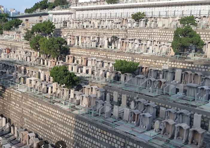 有人在社交平台Facebook刊登招聘啟示,聲稱柴灣墳場現時正聘請夜更兼職保安員。(網上圖片)