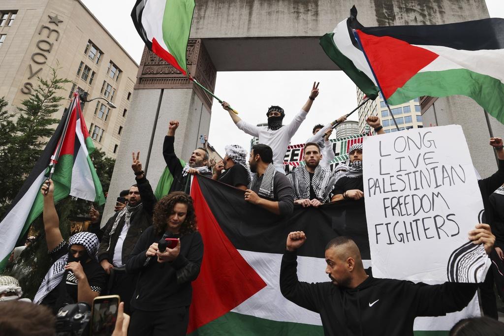 以巴衝突|美國西雅圖周六有民眾集會,力挺巴勒斯坦。(美聯社)