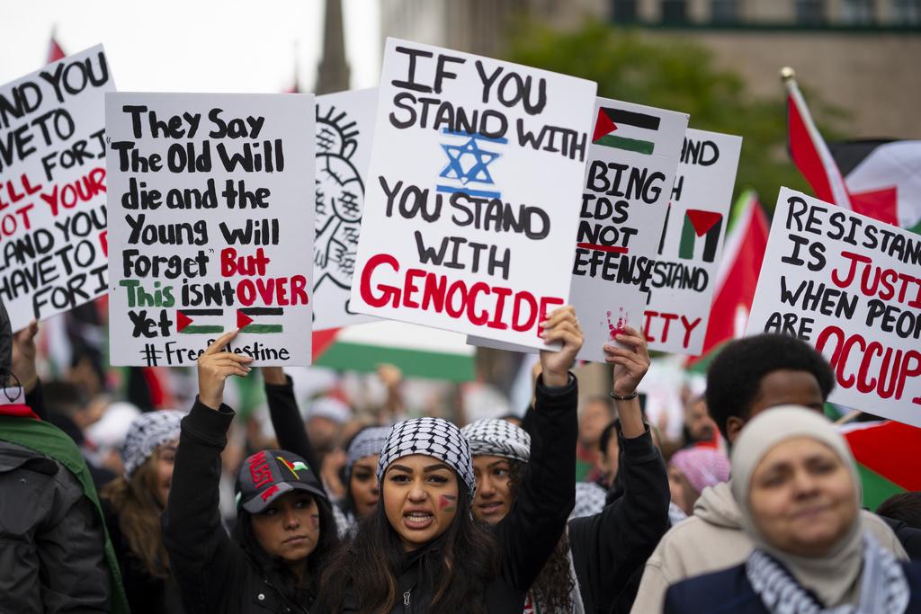 以巴衝突|加拿大安大略周日有民眾集會,支持巴勒斯坦。(美聯社)