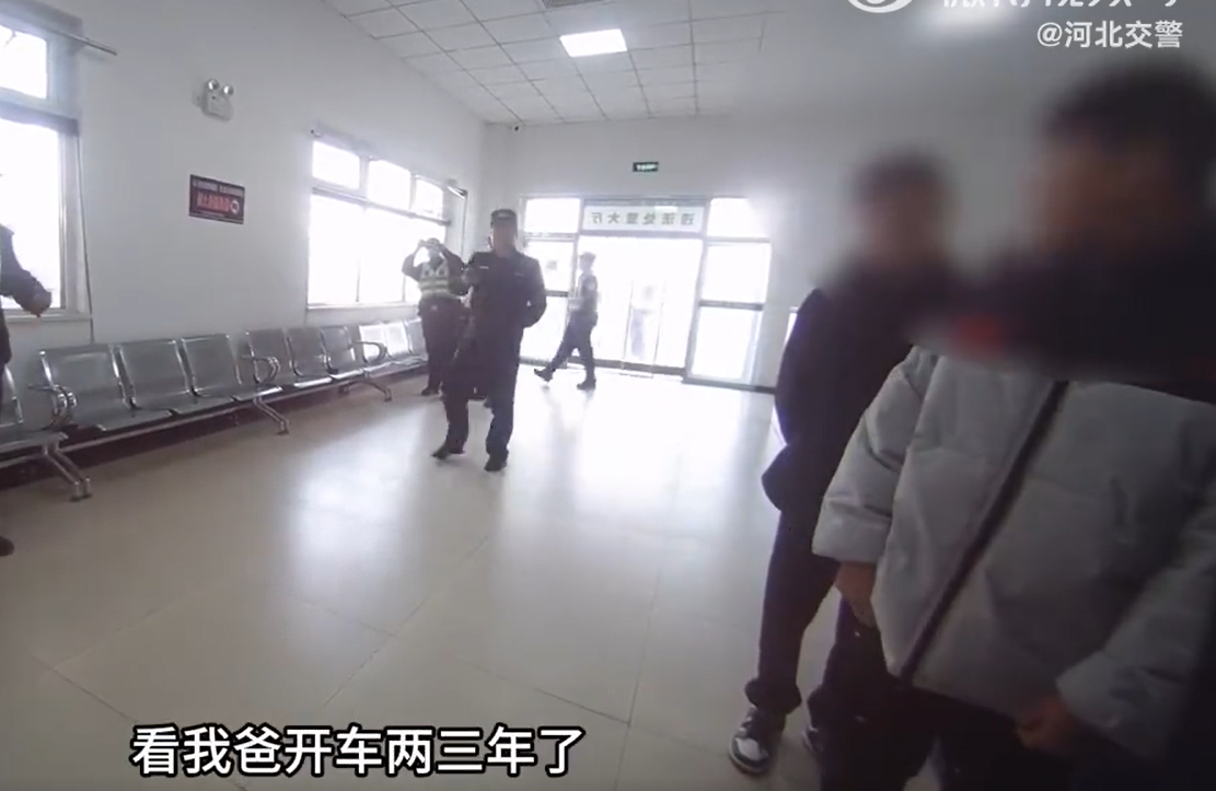 內地13歲少年趁父親睡覺偷了其的士,與2名朋友由河北出發往東北自駕遊,無牌駕駛10小時走了近500公里後被截獲。