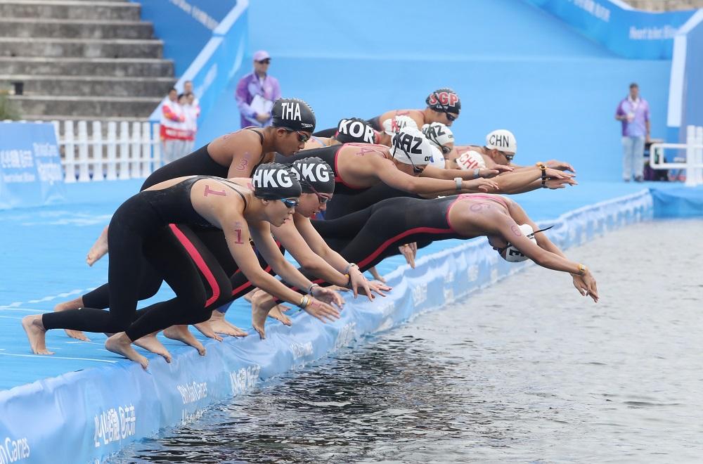 香港香港馬拉松游泳代表林柏彤及聶芷彥。(港協暨奧委會圖片)