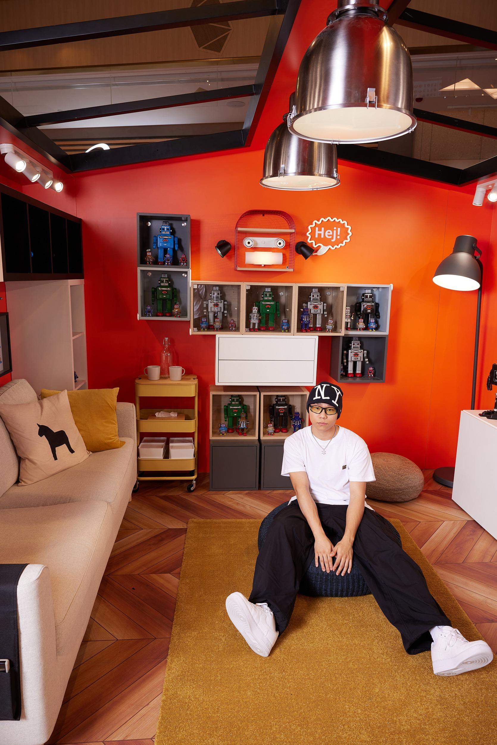 模型迷的客廳:IKEA展示收藏愛好者夢寐以求的客廳,利用KALLAX、EKET和BESTÅ三大貯物組合相互配搭,可把收藏品放得整齊,配上玻璃門便無需再擔心灰塵問題,再加上射燈,即時變成個人展覽區。