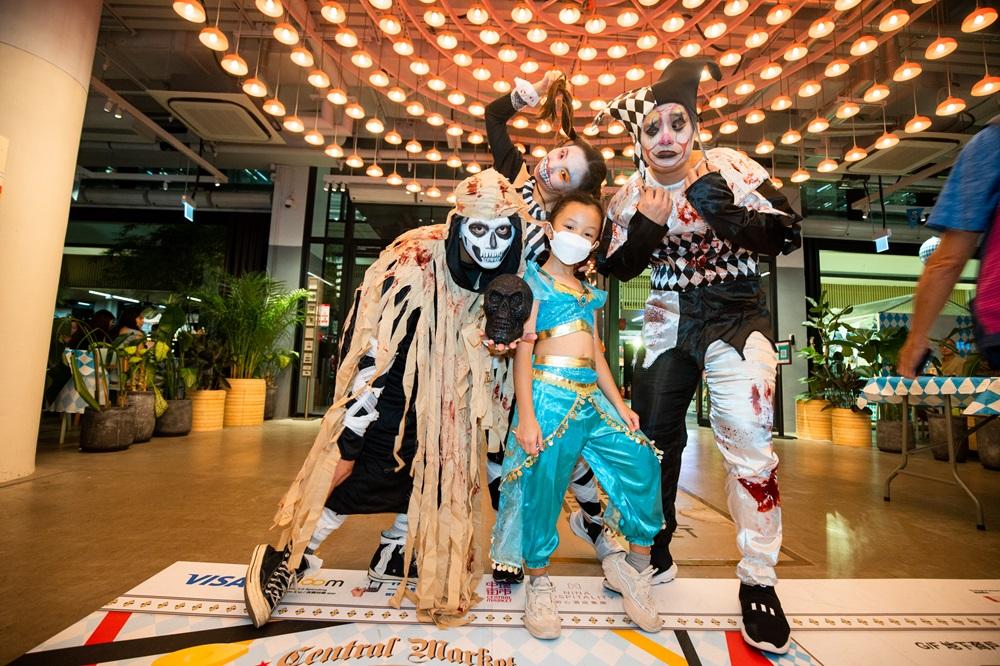 啤酒節現場亦會舉辦快閃萬聖節啤酒裝扮大賽,凡穿著萬聖節服飾參與啤酒節,即可得到免費啤酒一杯,扮鬼扮馬就可以換酒飲!各位啤酒迷不妨與家人朋友到場參加!