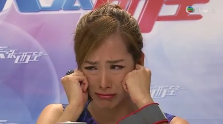 吳幸美的斷片酒表情在網上瘋傳(影片截圖)