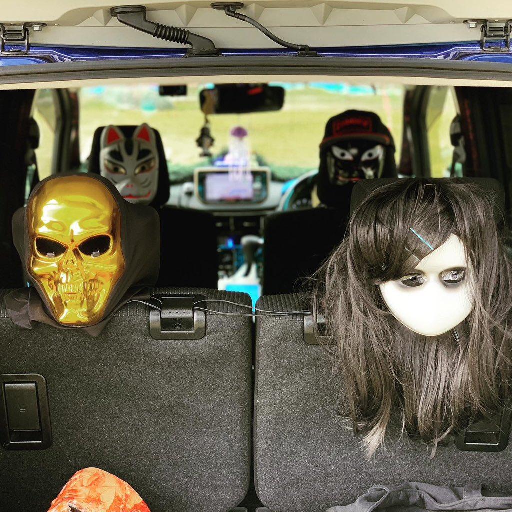 日本網友車上掛「恐怖面具」有效杜絕後車危險駕駛!(X@Ryoutan_Custom)