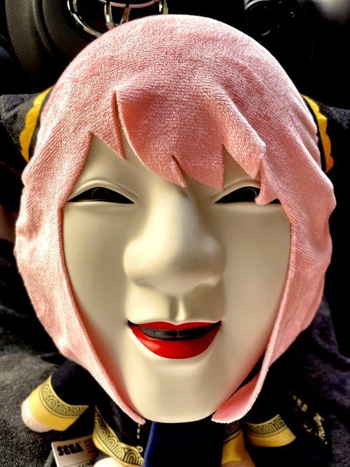 日本網友車上掛「恐怖面具」有效杜絕後車危險駕駛!(X@Ryoutan_Custom)