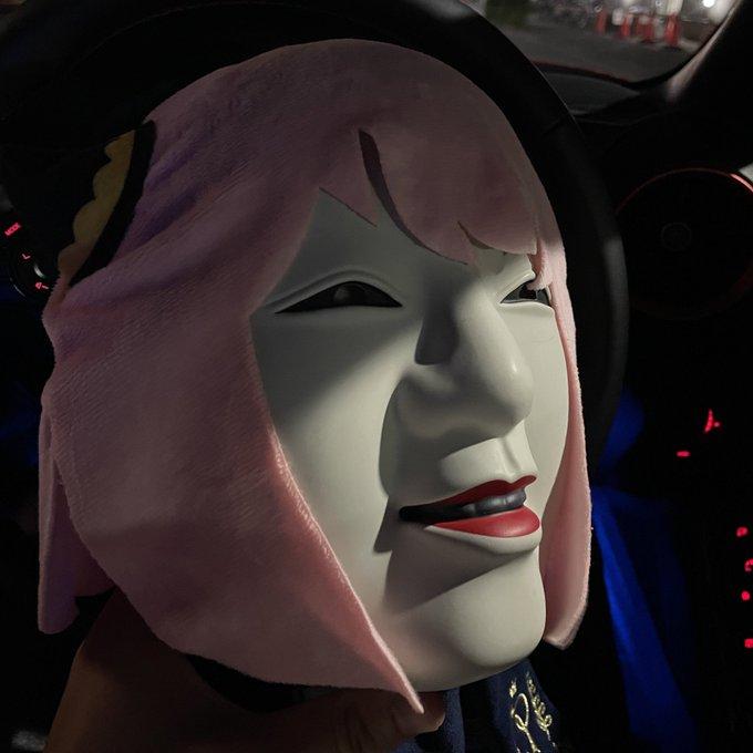 日本網友車上掛「恐怖面具」有效杜絕後車危險駕駛!(X@Ryoutan_Custom)