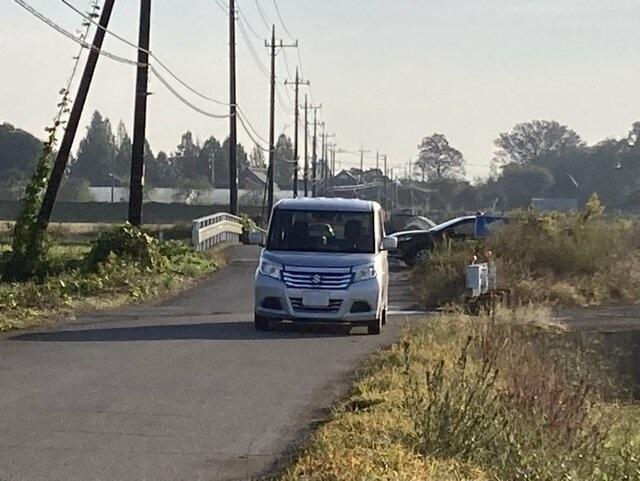 疑兇在路上被警察截查。(網上圖片)