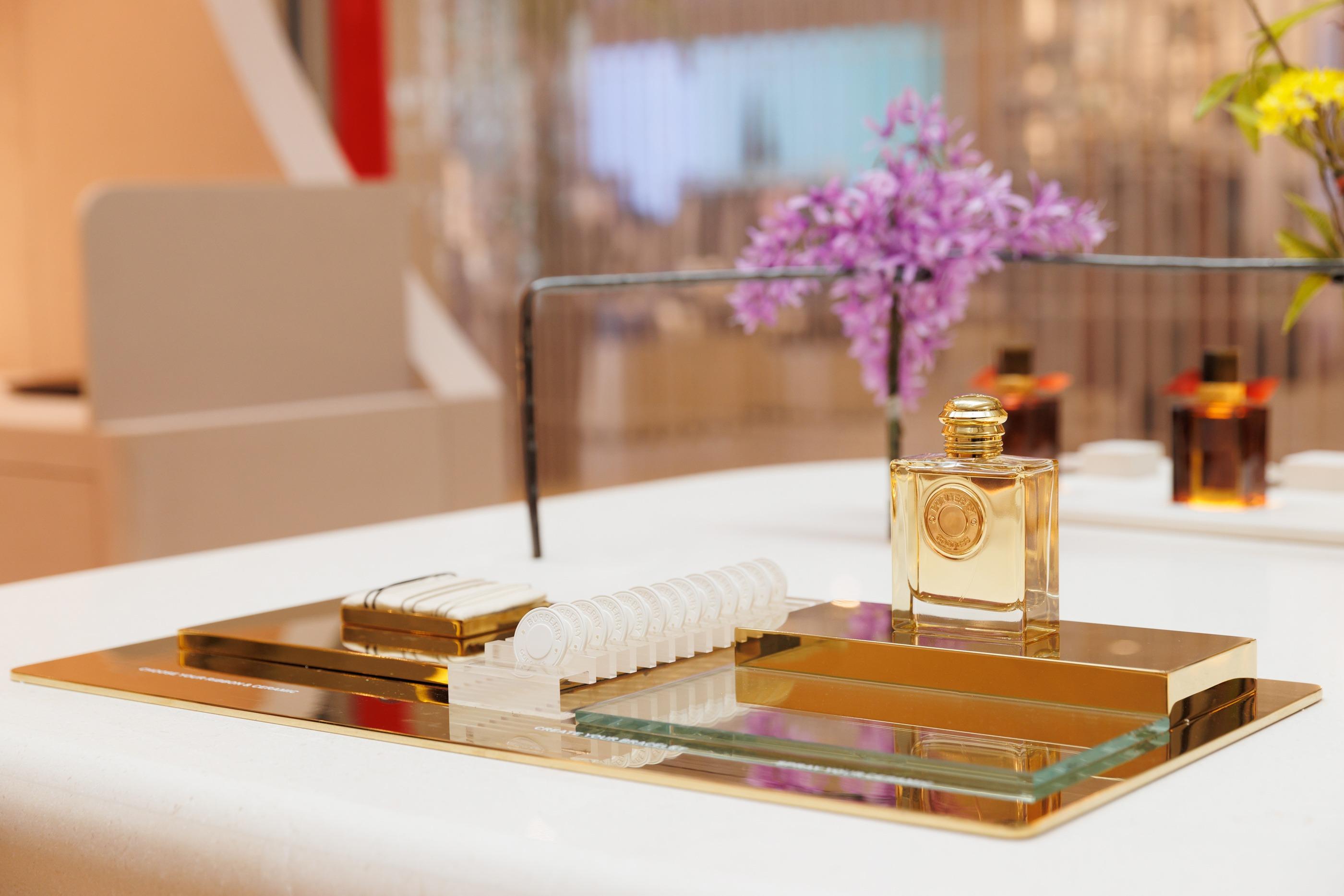 Burberry Beauty期間限定店|Burberry Goddess擴香手繩工藝體驗,以擴香石製作手繩。