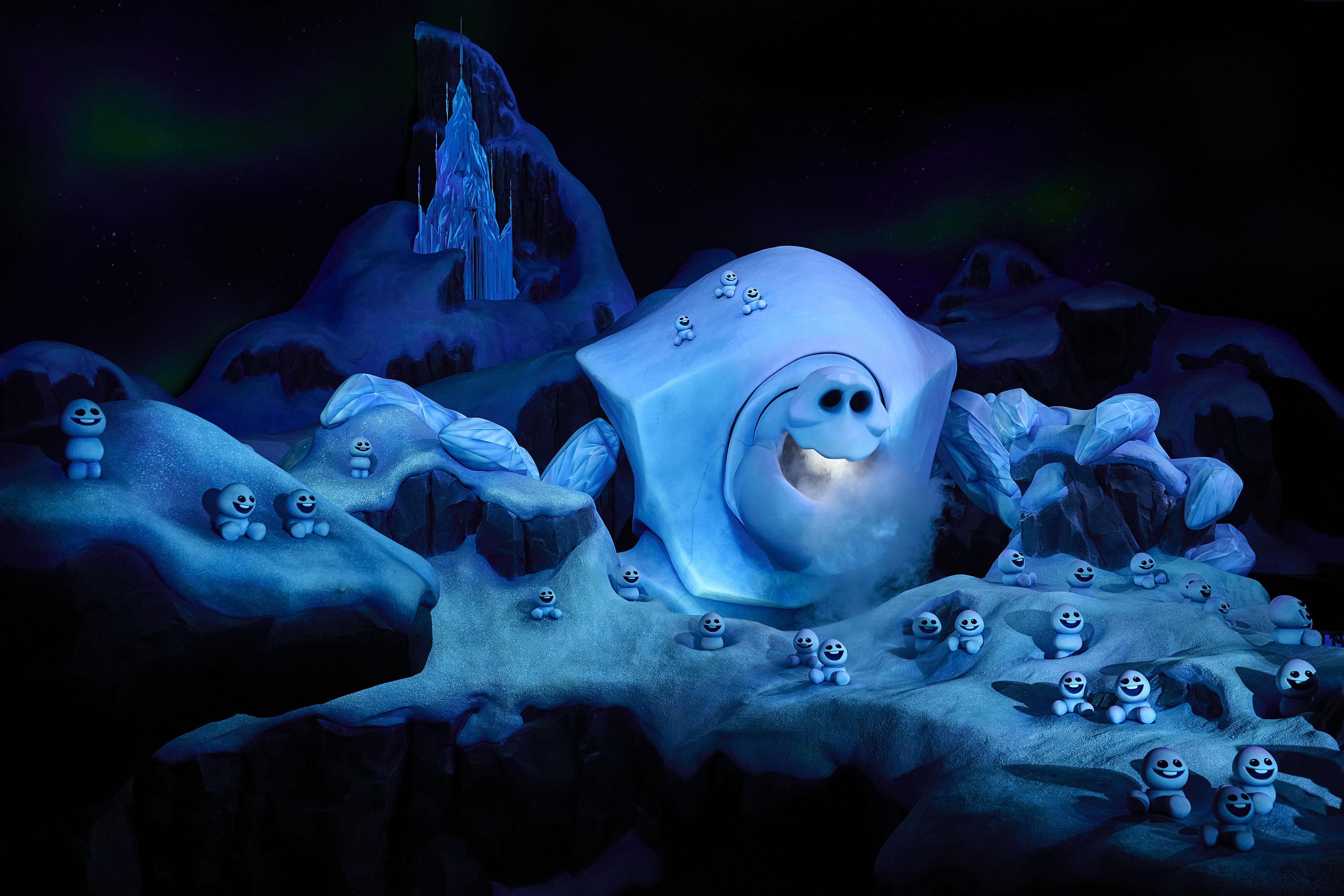 遊樂設施「魔雪奇幻之旅」還原了棉花糖雪怪。