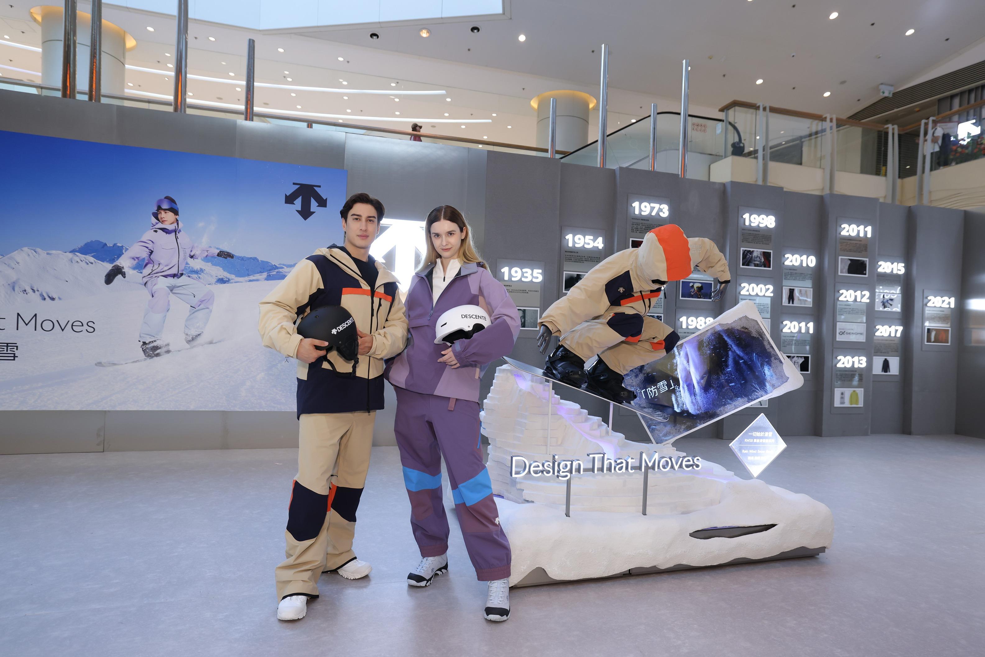 為慶祝新店開幕,DESCENTE於圓方一樓舉辦期間品牌歷史展覽,陳列DESCENTE贊助不同國家的滑雪比賽服及三鐵代表隊比賽服。