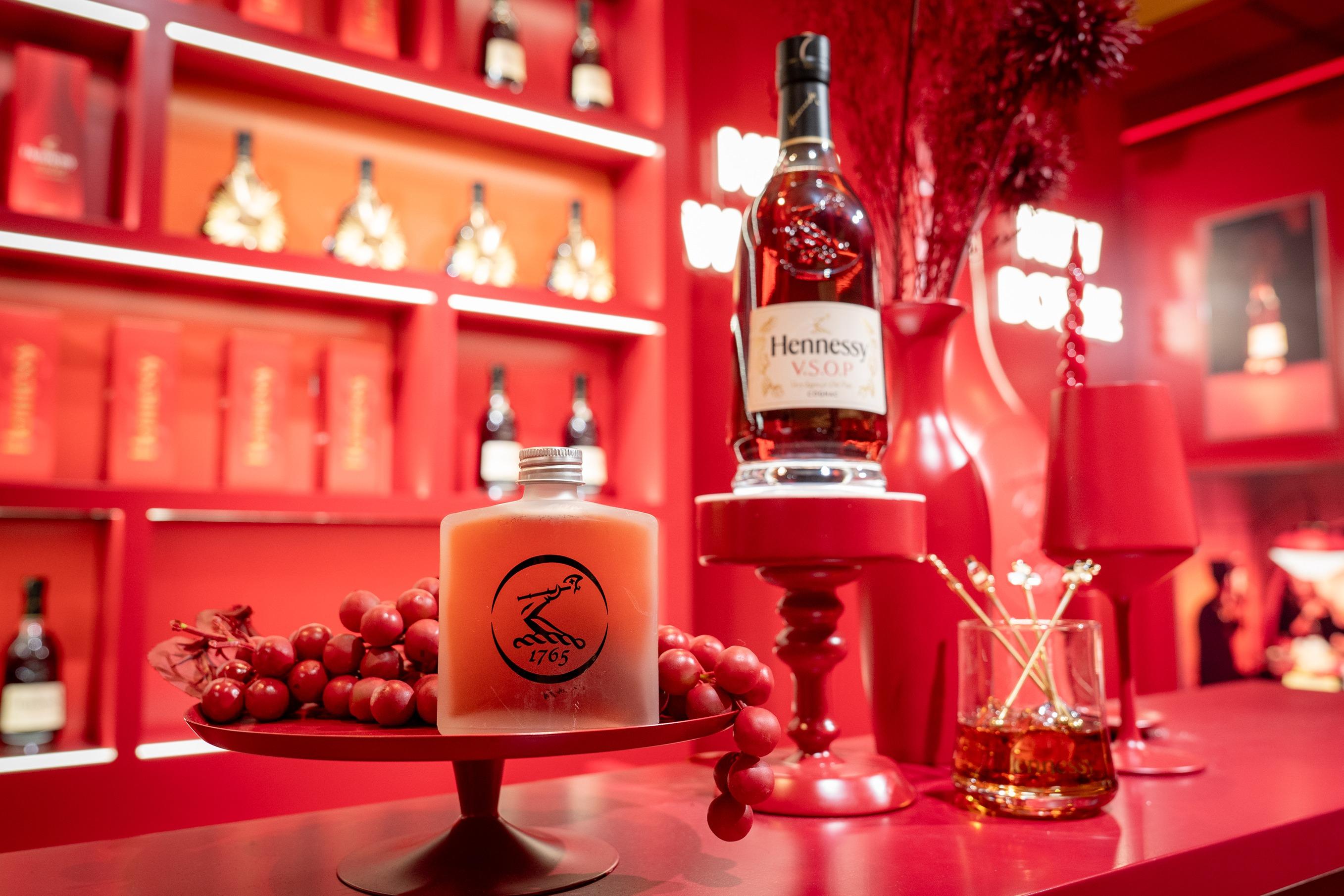 澳門好去處|軒尼詩V.S.O.P期間限定店 抽角色牌有機會獲限量鷄尾酒