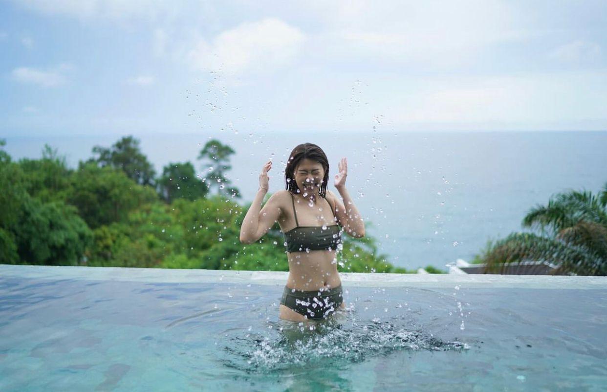 Hillary今次出PO大騷弗爆身材。