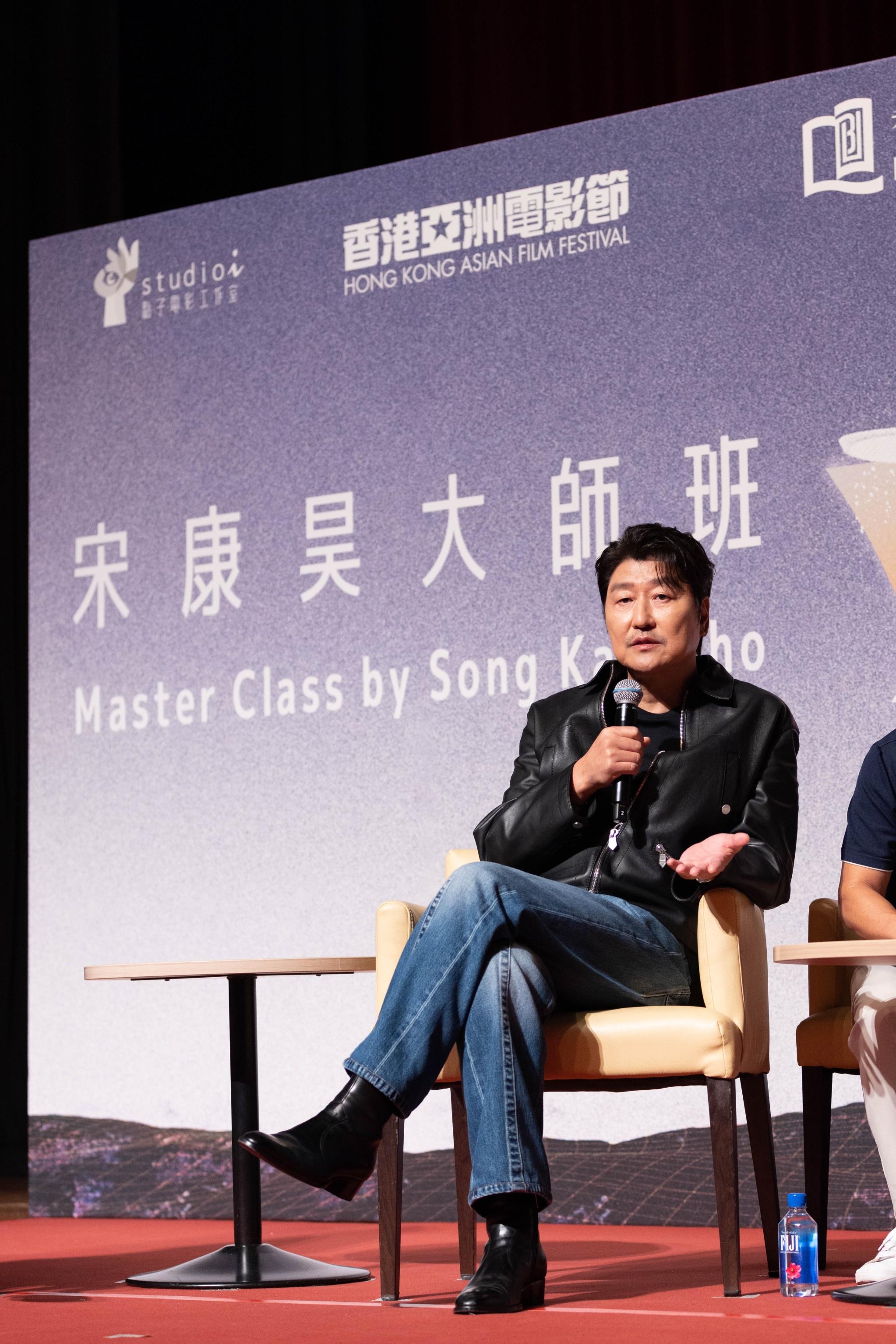 宋康昊於大師班活動上表示,年輕時愛看八、九十年代的港產片。