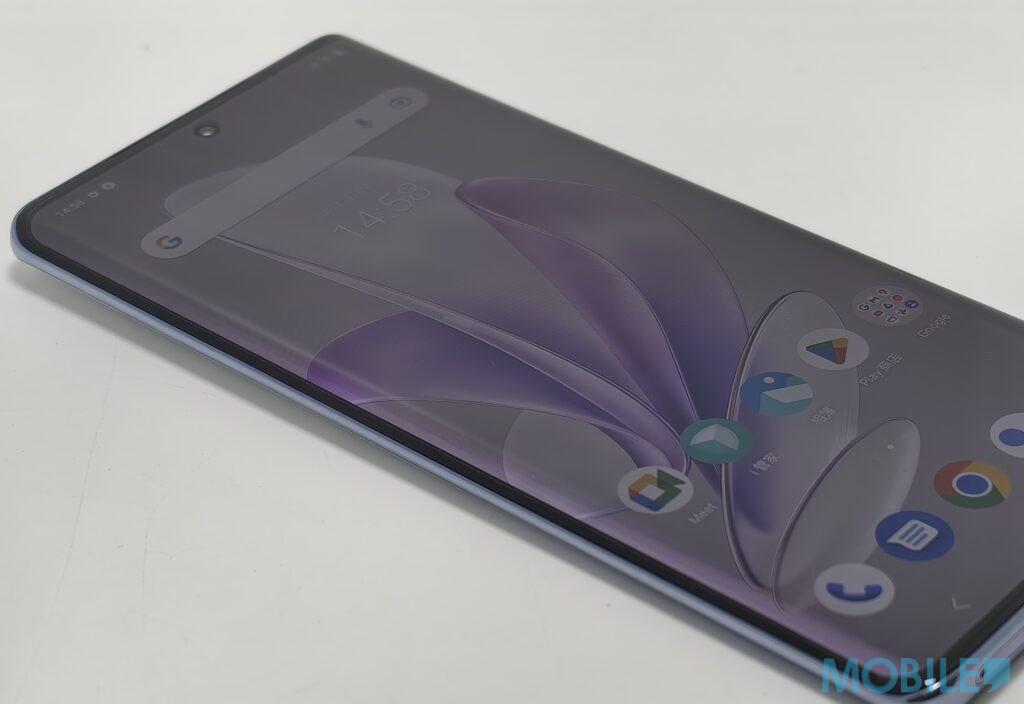 vivo V29 5G機身採用全新超薄輕巧設計,厚度僅 7.46 毫米,重量 186 克。(Mobile Magazine圖片)